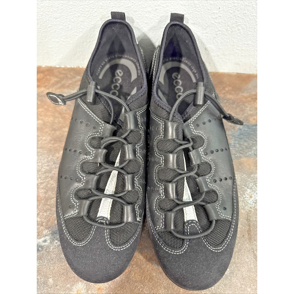 NWOB ECCO Bluma Womens 6-6.5 EU 37 Black Leather Toggle Comfort Sneakers